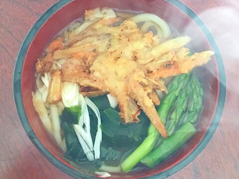 アスパラとわかめとかき揚げ天ぷらうどん